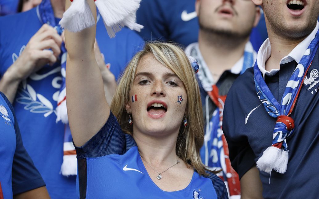 Вболівальниці, які відвідали матчі Євро-2016 19 червня / © Reuters