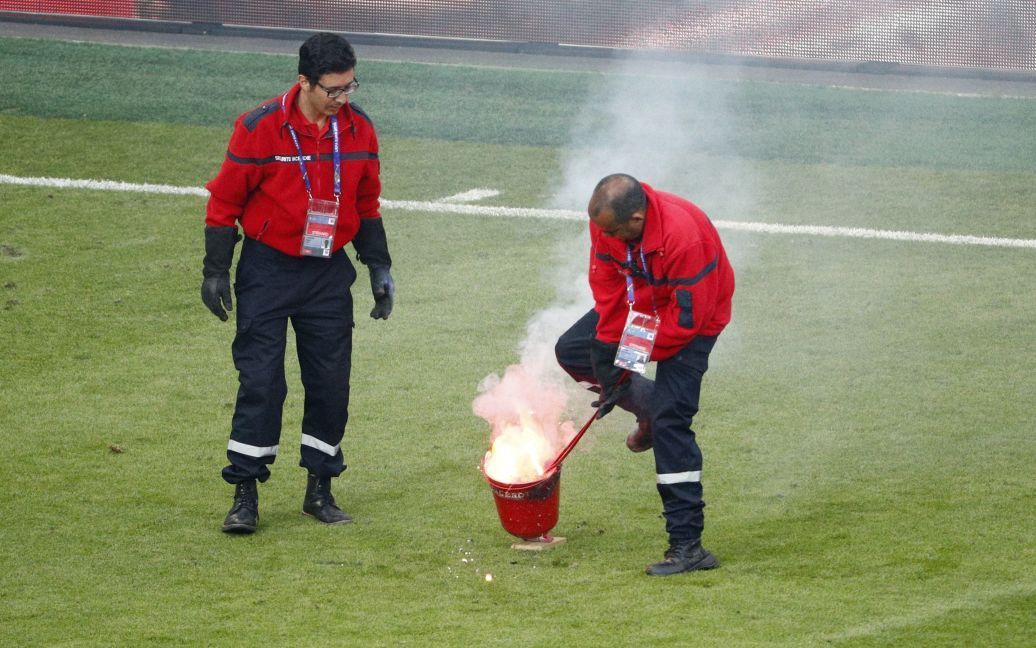 Хорватські фанати влащтували безлади в кінці матчу з Чехією. / © Reuters