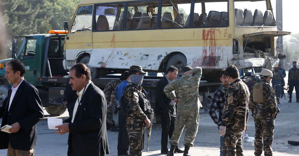 В Кабуле взорвали автобус с госслужащими, есть погибшие