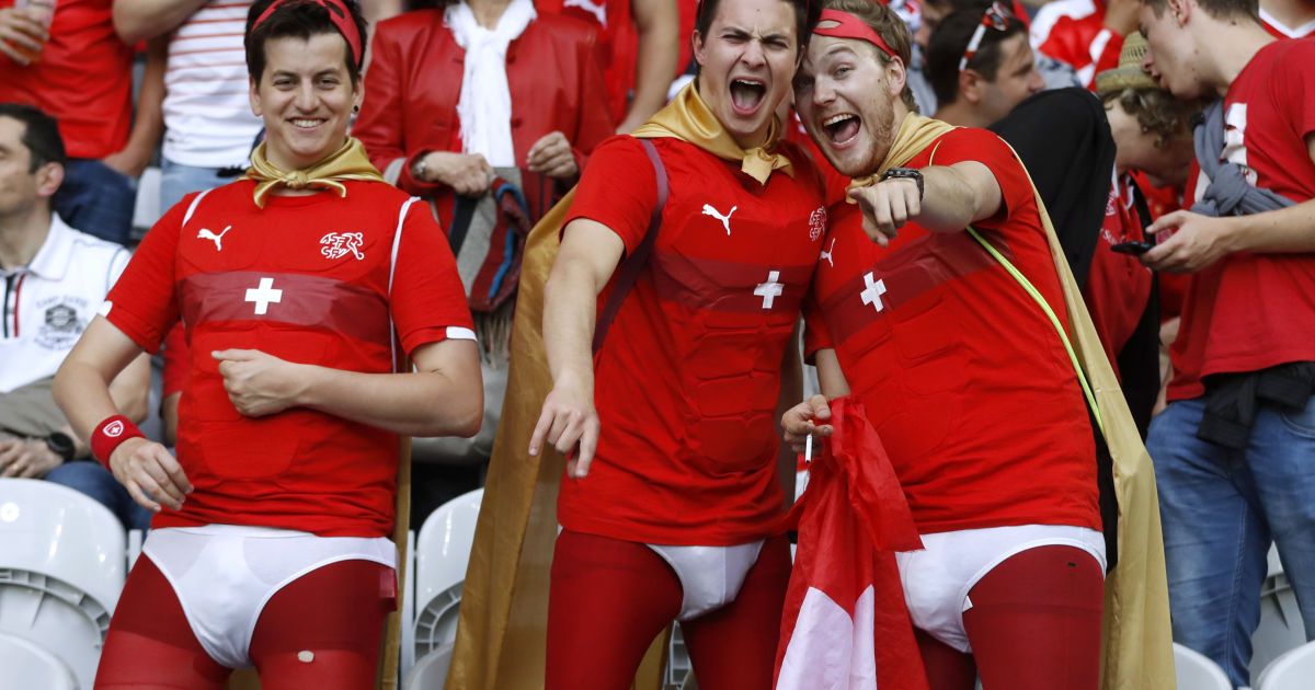 Болельщики на чемпионате Европы во Франции. 19 июня