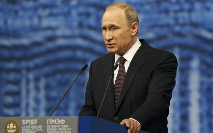 Выборы на Донбассе, драки российских фанов, давление США. О чем говорил Путин на форуме в Петербурге