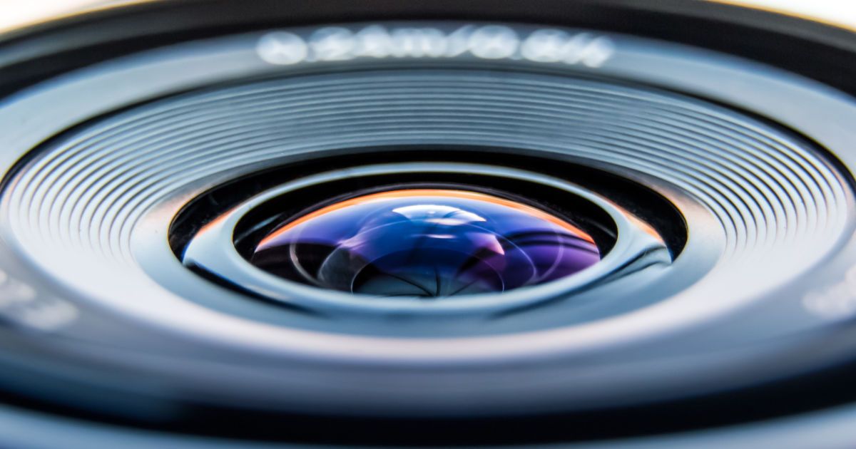 Камера "заглядывает за угол"