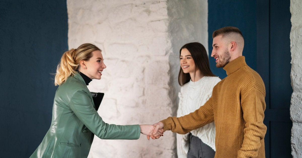 Доброго дня чи добрий день — як правильно вітатися