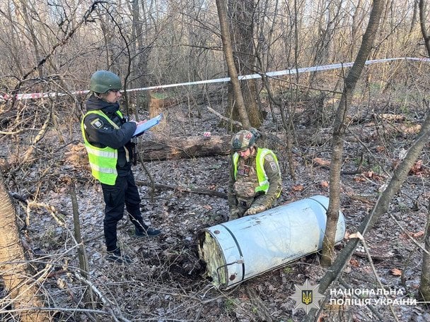 В&nbsp;одному з&nbsp;районів Києва виявили бойову частину російської ракети «Іскандер-К». / © Національна поліція Києва