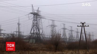 Дефіцит електроенергії: відключення світла поза графіком триватимуть далі