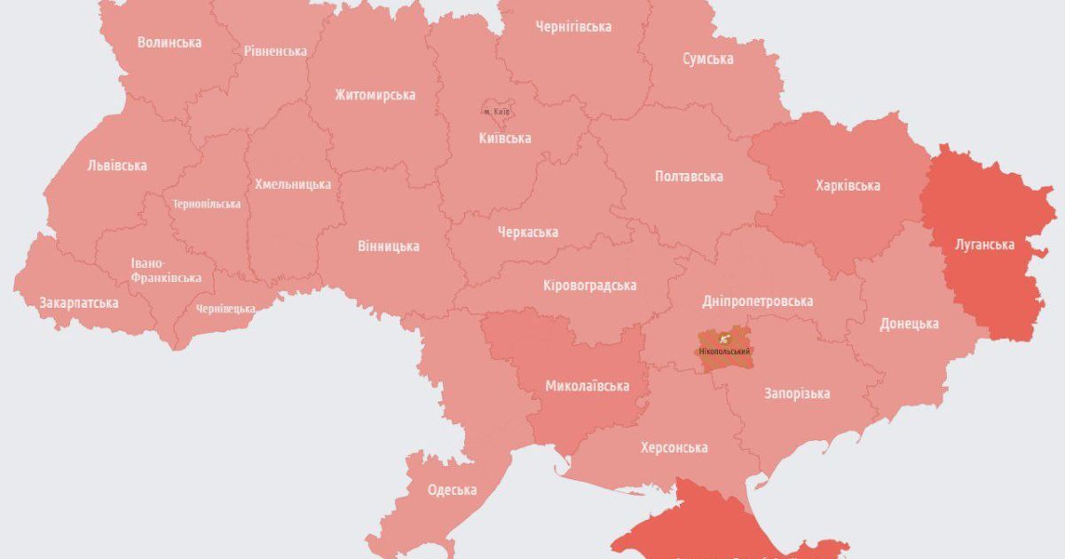Повітряна тривога по всій Україні: ракетна небезпека