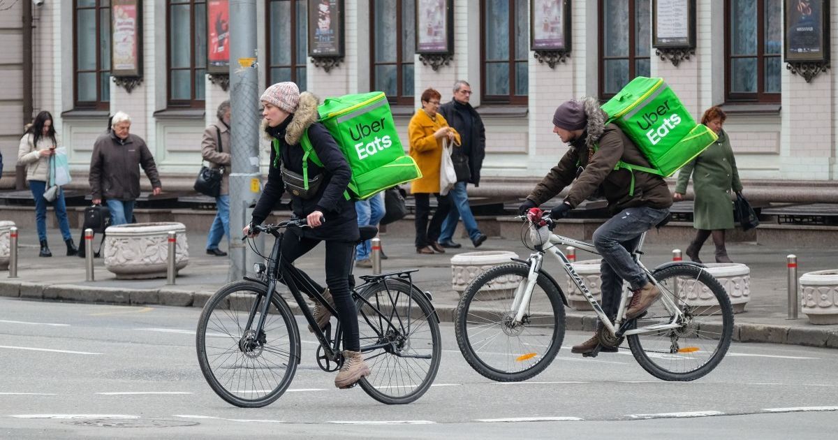 В Украине закрывают платформу для заказа еды Uber eats