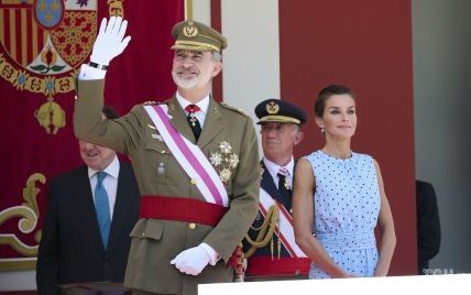 Королева Летиция и король Филипп VI посетили военный парад в Испании