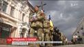 Около тысячи сумчан пришли отдать дань погибшему 21-летнему герою Максиму Нарижному