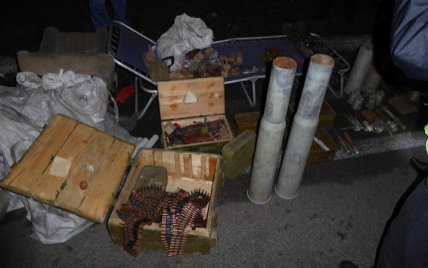 У Києві у чоловіка виявили гранатомети, вибухівку та тисячі патронів 