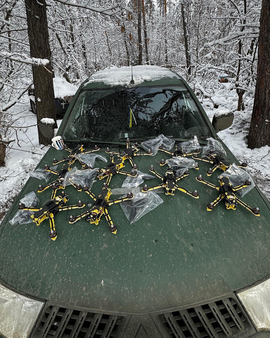 Эктор Хименес-Браво с нашими защитниками / © instagram.com/hectorjimenezbravo