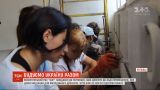Волонтеры в Черновцах приводят в порядок помещение, выделенное для молодежного досуга