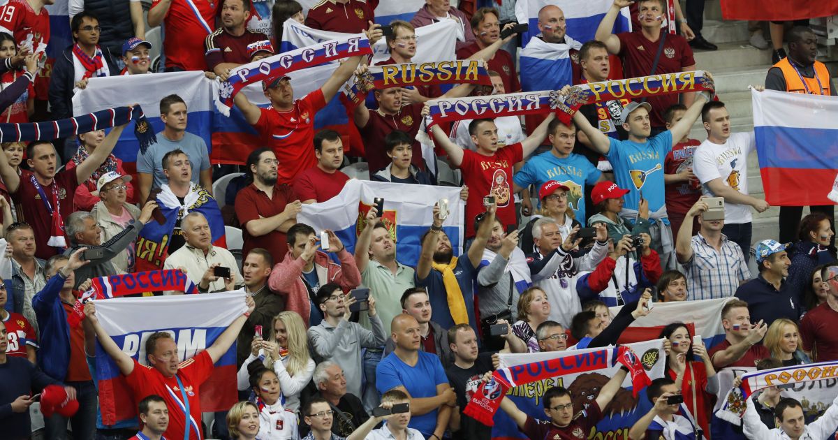 Трое российских болельщиков предстанут перед судом Франции