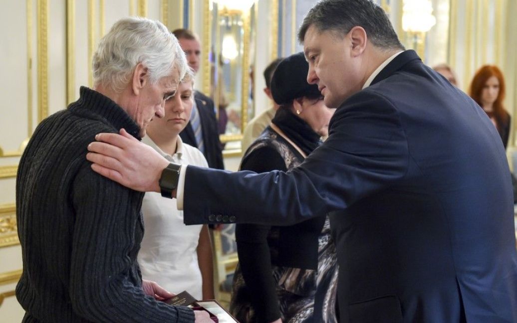 Порошенко наградил погибших "киборгов" / © Сайт президента Украины