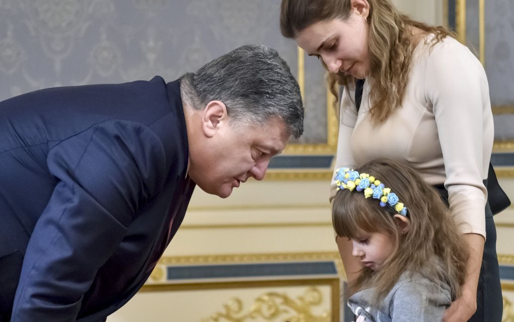 Порошенко наградил погибших "киборгов" / © Сайт президента Украины