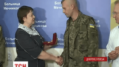 В Днепропетровске наградили трех медиков-добровольцев 66 военного госпиталя