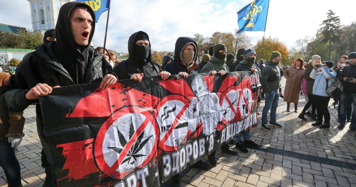 В Киеве на "конопляном марше" задержали "свободовцев"