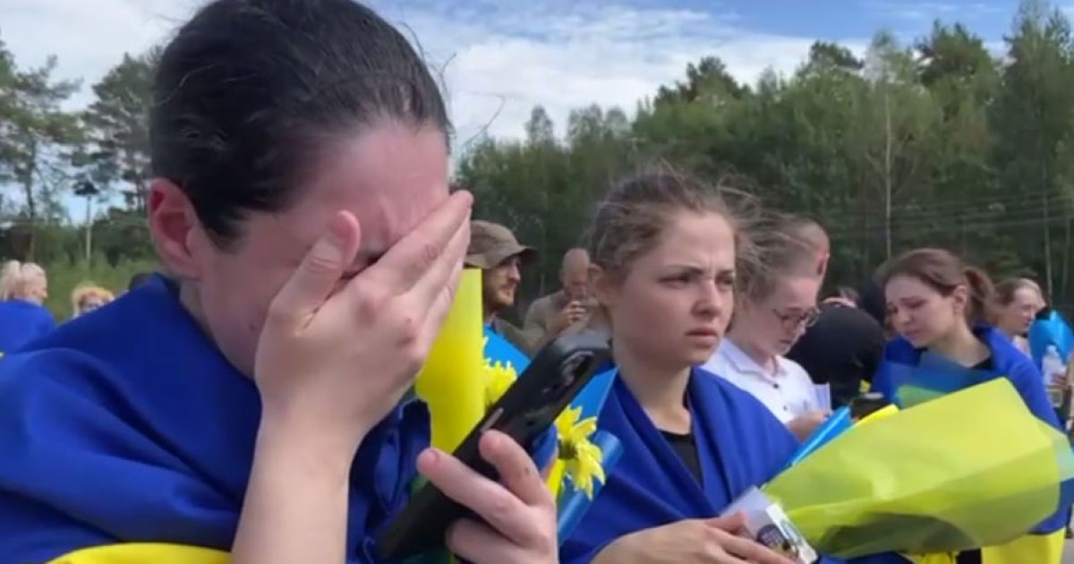 Вернувшаяся из плена РФ мать позвонила детям