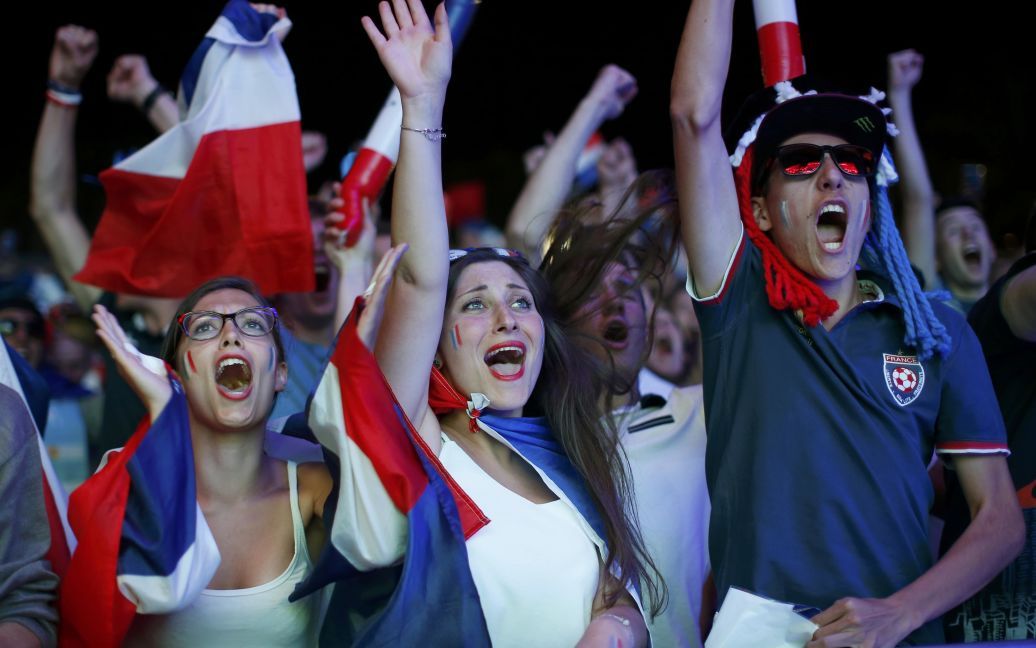 Дівчата-вболівальниці матчу-відкриття Євро-2016 Франція - Румунія / © Reuters