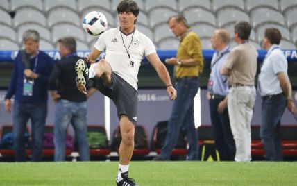 Нападающий сборной Германии о Леве: 80% мужчин чешут свои "шарики"