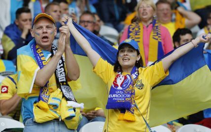 Українські вболівальники під час матчу з Німеччиною потужно заспівали "Путін х*йло"