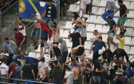 Власти Франции запрещают алкоголь на Евро-2016 из-за столкновений фанатов
