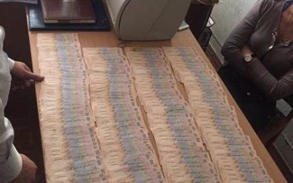 Столичну чиновницю з податкової служби спіймали на хабарі у 111 тисяч гривень