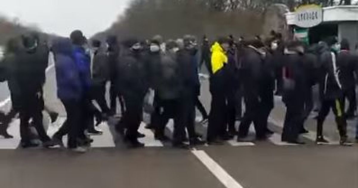 В Кировоградской области горняки урановых шахт перекрыли сразу три трассы