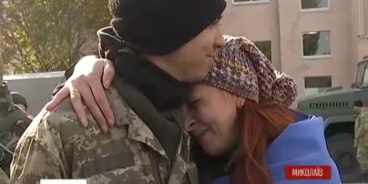 Зі сльозами та згадкою про загиблих у Миколаєві зустріли Феодосійський батальйон морської піхоти