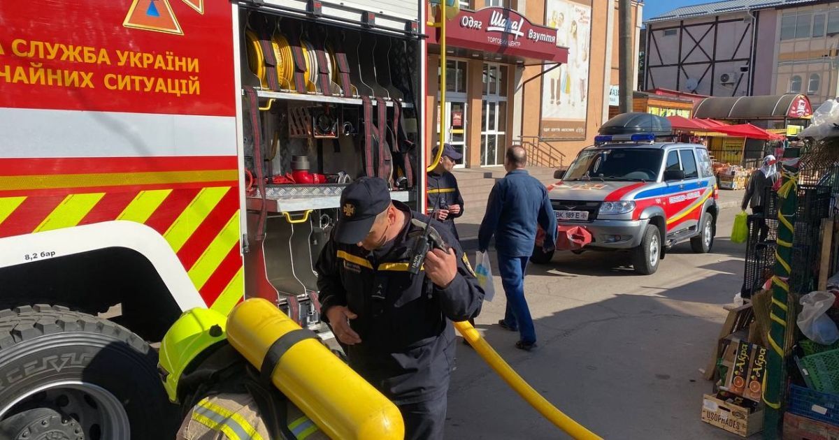 Пожежа на центральному ринку у Рівному, фото / ДСНС