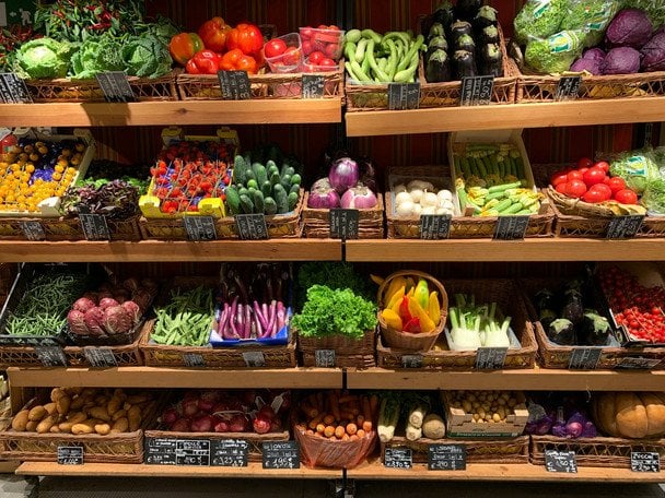 "З хлібом тут узагалі шок": блогер порівняв ціни на продукти