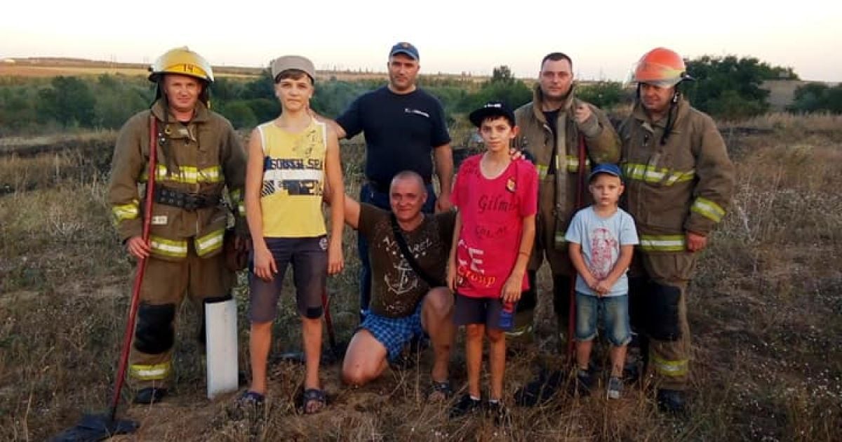 В Одесской области школьники остановили пожар, направляющийся к дачному массиву: появилось фото
