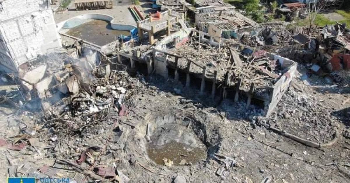 Окупанти обстріляли ракетами курортне селище на Одещині: зруйновано 2 бази відпочинку та житлові будинки