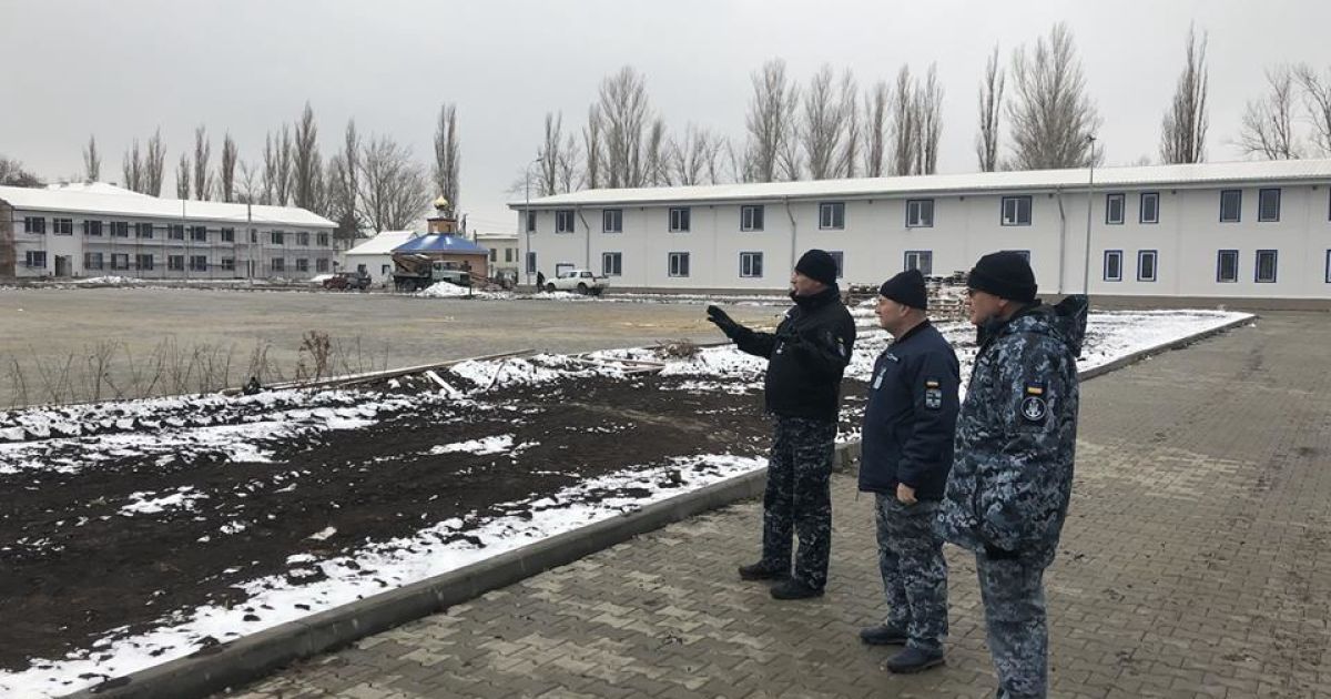 Командующий ВМС ВСУ проверяет строительство