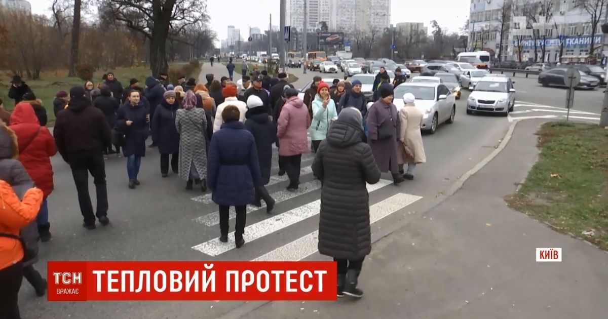 Подробиці перекриття проспекту в Києві: бійки з водіями та зниклі мільйони гривень