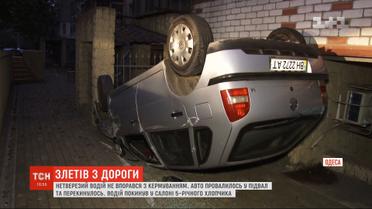 В Одессе автомобиль на скорости слетел с дороги и перевернулся: пострадал 5-летний ребенок