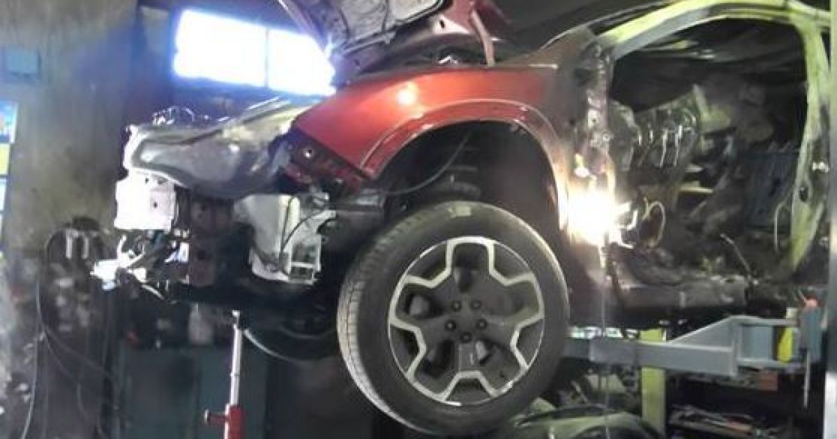 Огляд авто Шеремета_4 / © Twitter/Artem Shevchenko