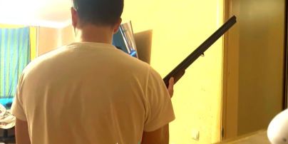 У Мінську ІТ-вець відкрив вогонь по силовиках, які увірвались до квартири: один загинув