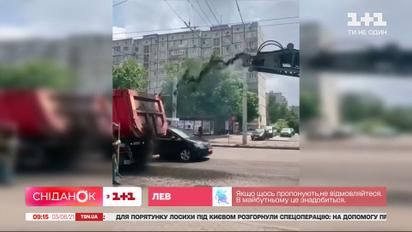 Латание дорог по-украински: ремонтники снова стали героями соцсетей