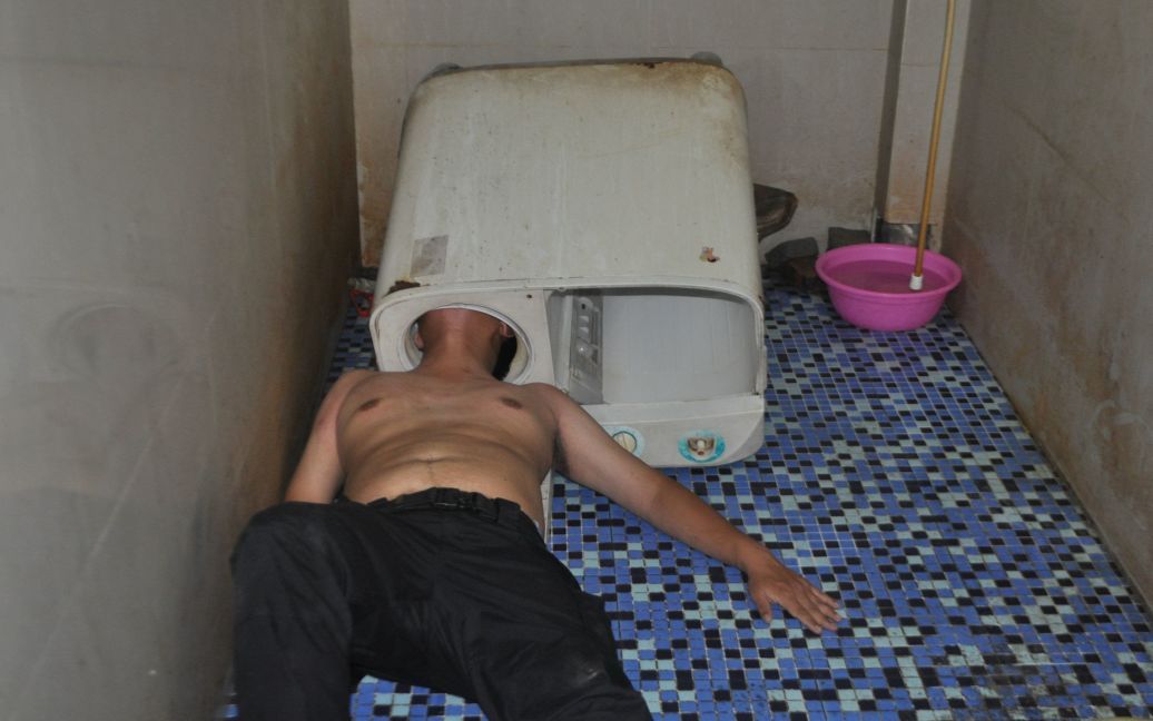 Чоловік застряг у пральній машині. / © Reuters