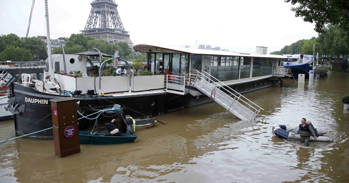 Наводнение в Париже может стать рекордным в этом веке