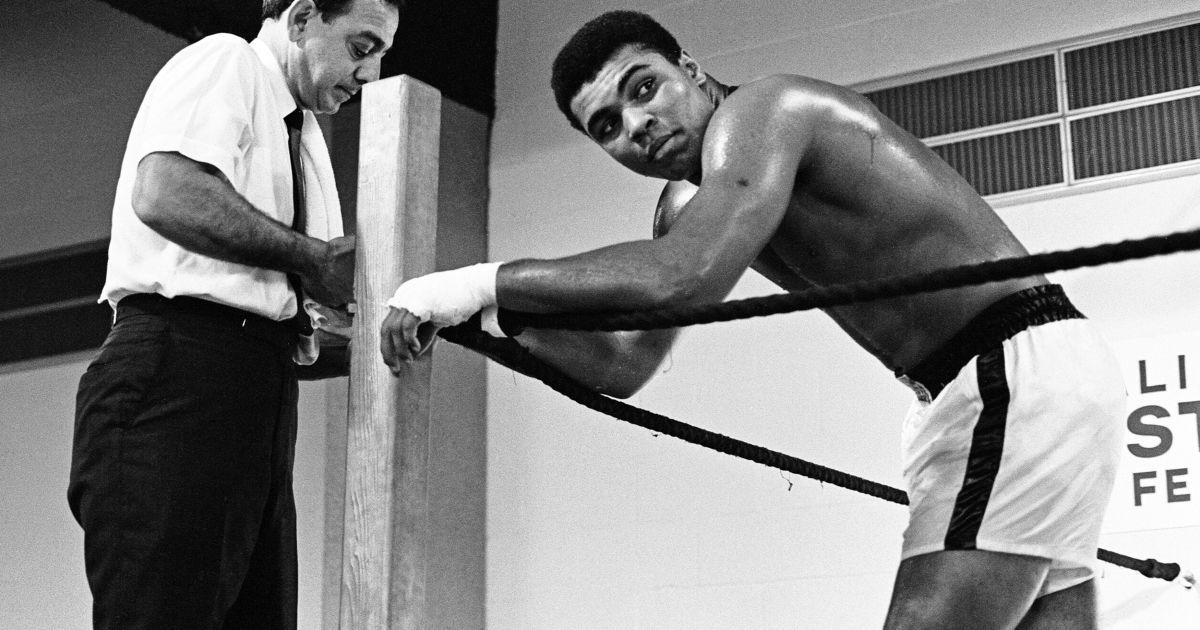 Из музея легенды бокса Мохаммеда Али похитили картину с его изображением