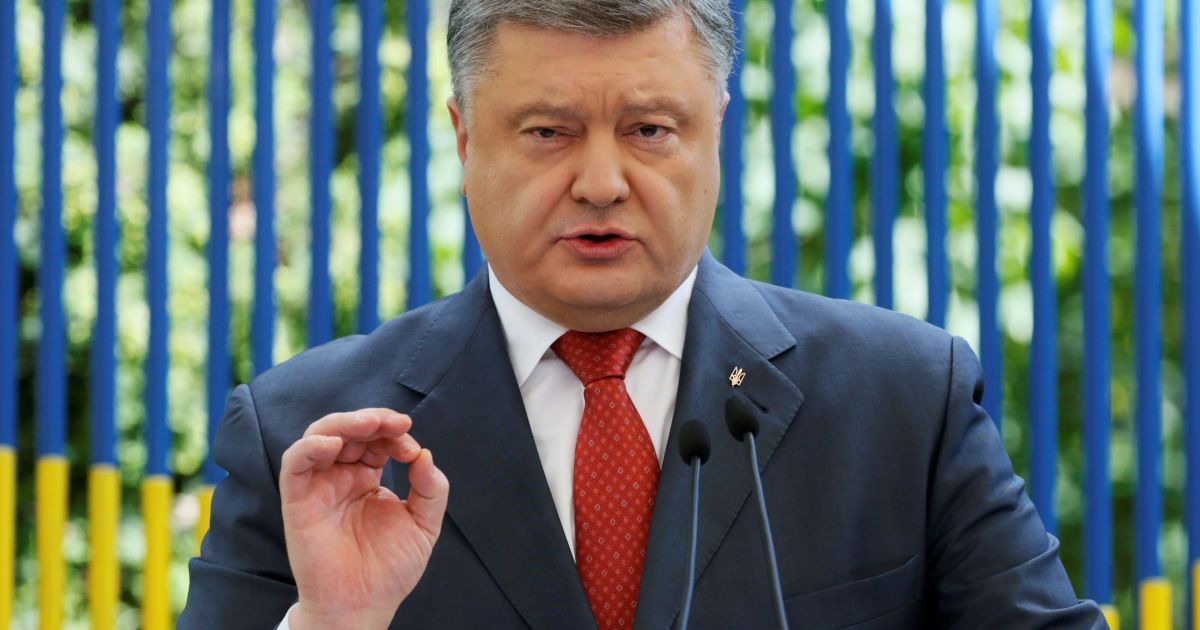 Порошенко поручил поразмыслить над персональными санкциями для врагов прессы в Крыму