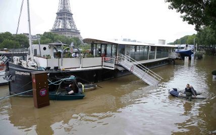 Повінь в Парижі може стати рекордною в цьому столітті