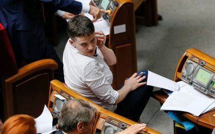 Вищі зарплати та звернення до сенату Франції. Як Надія Савченко голосувала в перший день у Раді
