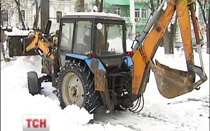 Обильный снегопад в Киеве подарил радость детям и слезы коммунальщикам