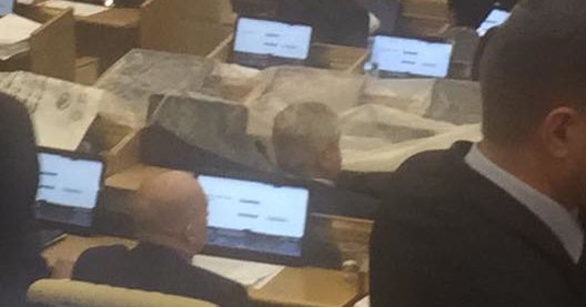 В российской "Госдуме" прервали заседание из-за протекшей крыши