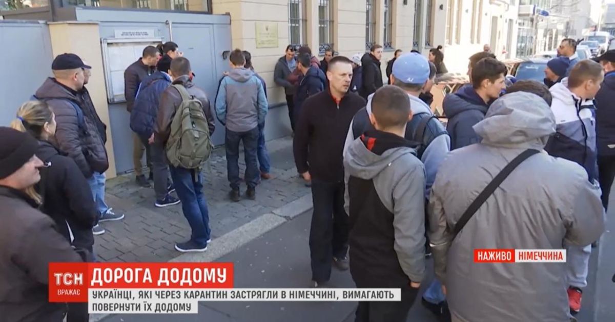 "У них немає ні води, ні туалету - нічого". На кордоні Німеччини і Польщі застряг автобус з українцями