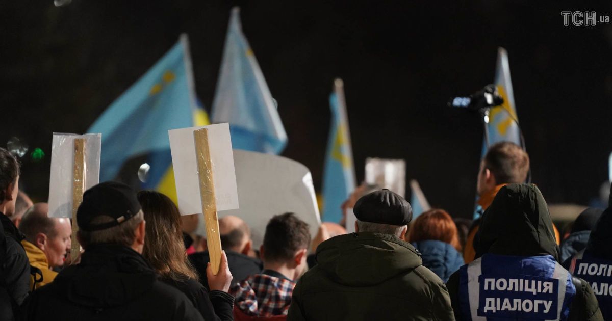 Акція під посольством РФ до дня анексії Криму_11 / © ТСН