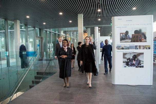Джоли встретилась с Пан Ги Муном / © vk.com/angelinajoliepitt